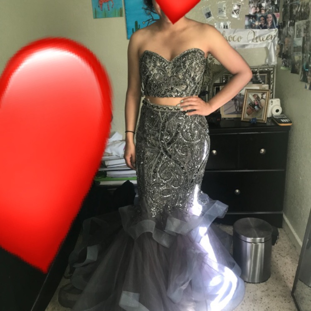 Prom dress - Picture 2 of 4
